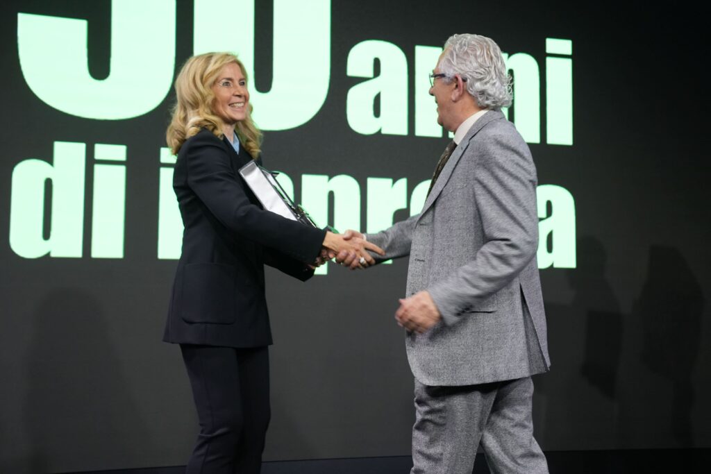 Pietro Benassi ritira il premio
